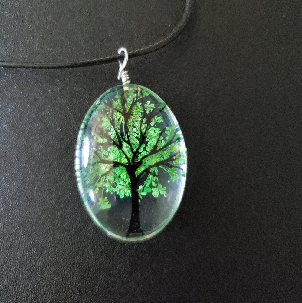 Tree necklace. *NEW.